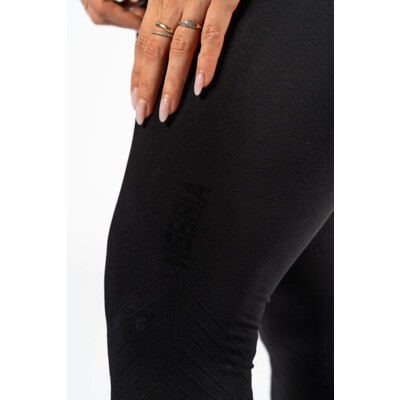 Nebbia High Waisted Push-Up Leggings TOTALLY SEAMLESS 303 črna