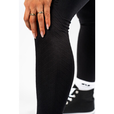 Nebbia High Waisted Push-Up Leggings TOTALLY SEAMLESS 303 črna