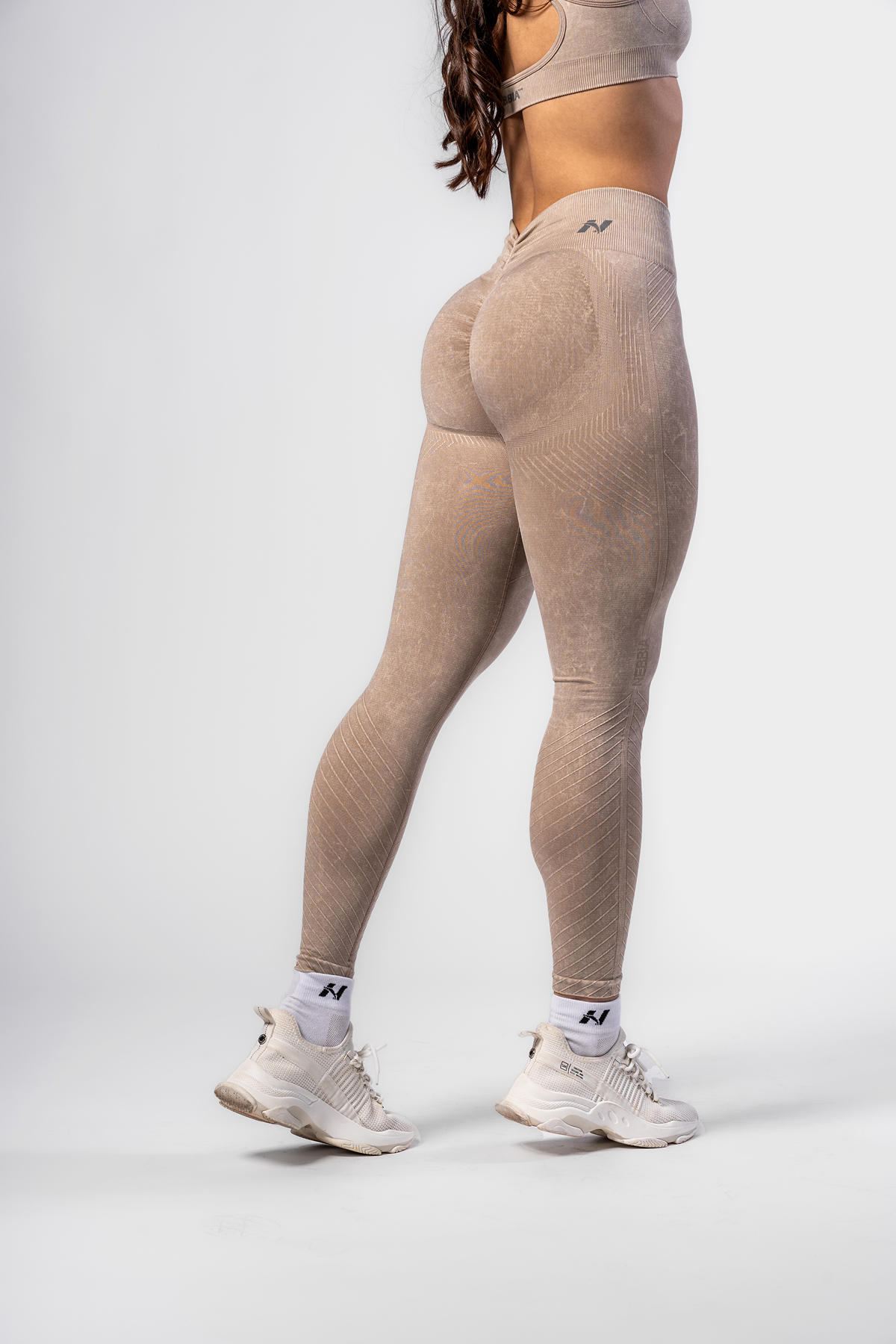Nebbia High Waisted Push-Up Leggings TOTALLY SEAMLESS 303 cream S (small)