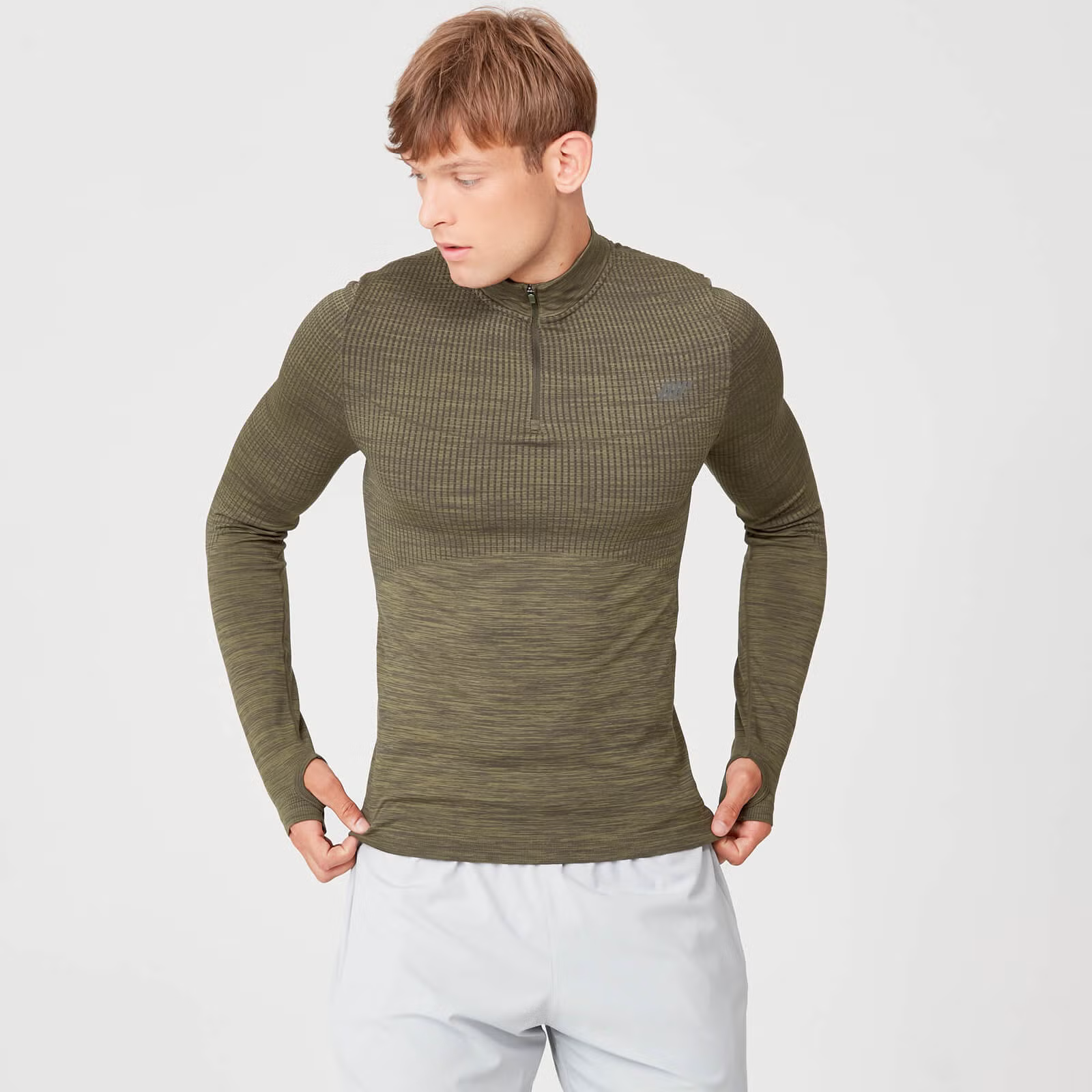 Levně MyProtein Pánske tričko s dlhými rukávmi Sculpt Seamless 1/4 Zip světlo olivové L